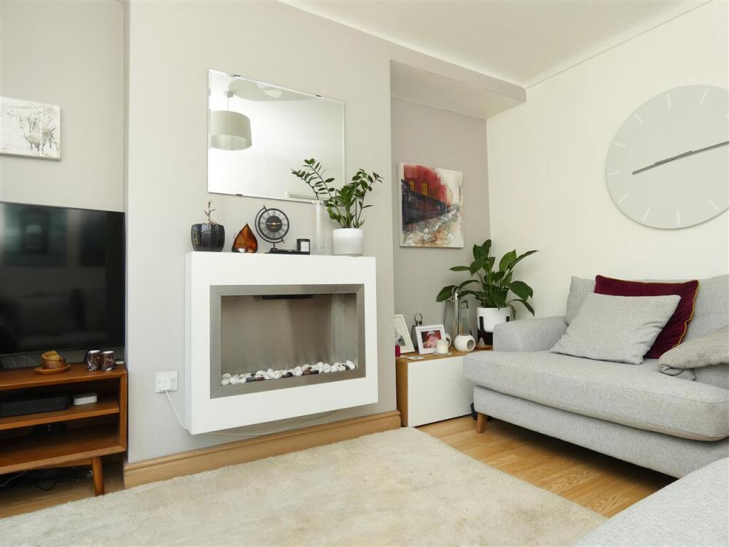 Primrose Drive, Huyton, Liverpool – další