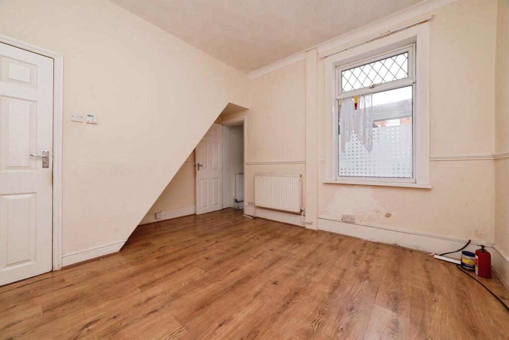 House in Hull - View 4