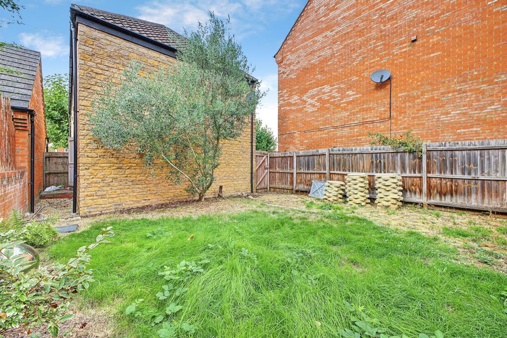 House in Northampton, Grange Park - View 4