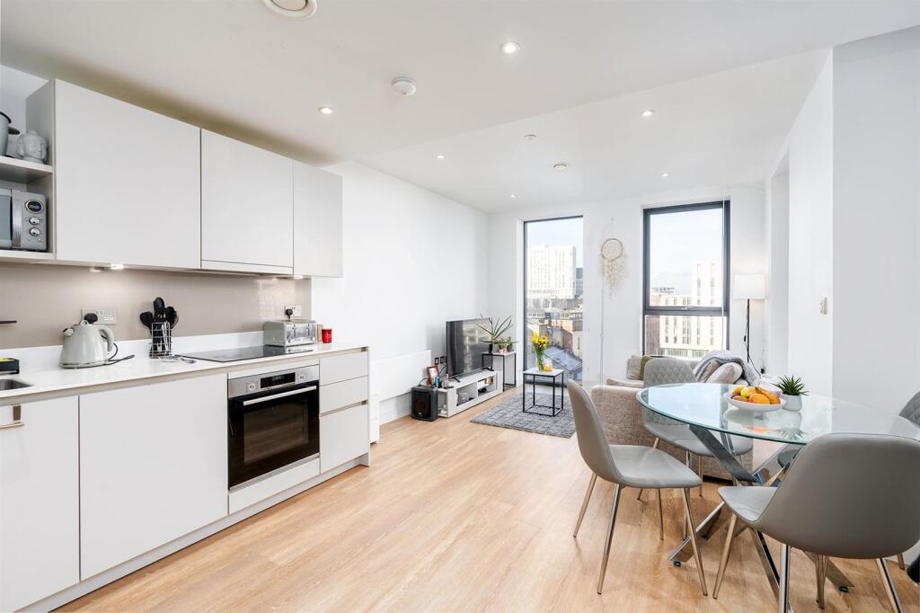 Main image of property: 44 Whitworth Street, Manchester