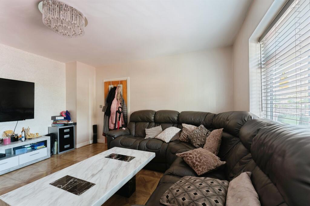 House in Wirral, Liverpool City Region - View 4