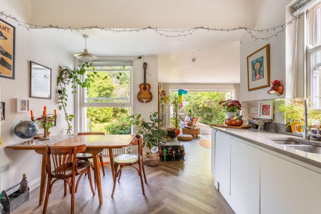 Apartment in Brighton - More