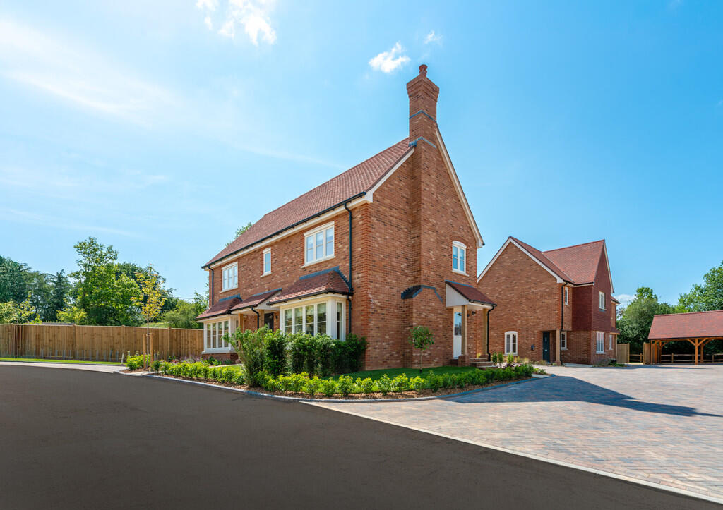 3-bed detached on Barnfield Shaw, Kirdford Road, Wisborough Green, £950,000