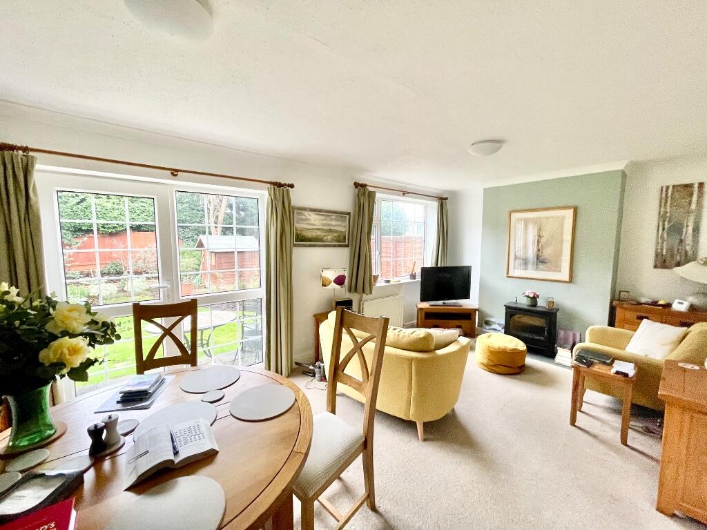 Lodge Road, Stratford-Upon-Avon, Warwickshire, CV37 photo 2
