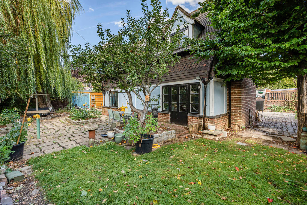 Willow, Hemel Hempstead Road, Redbourn photo 4