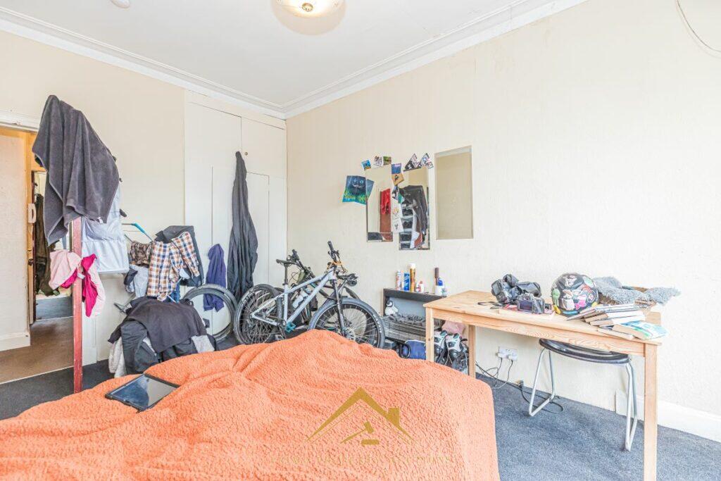 3/1 87 Barlogan Avenue Glasgow G52 1AG photo 4