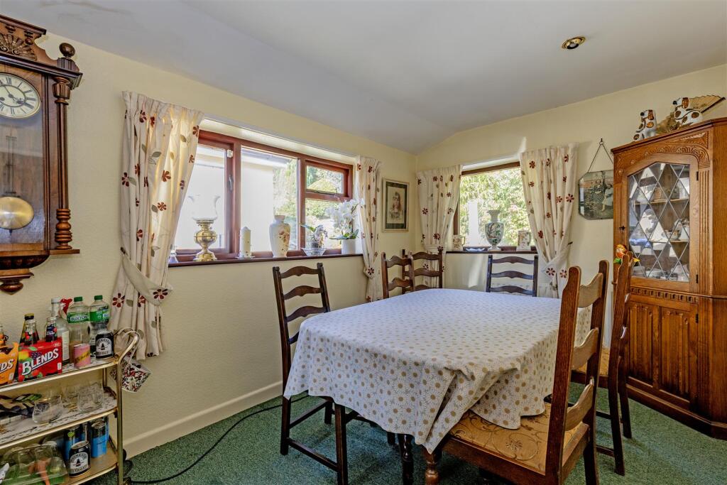 House in Derbyshire Dales, Hathersage - View 4