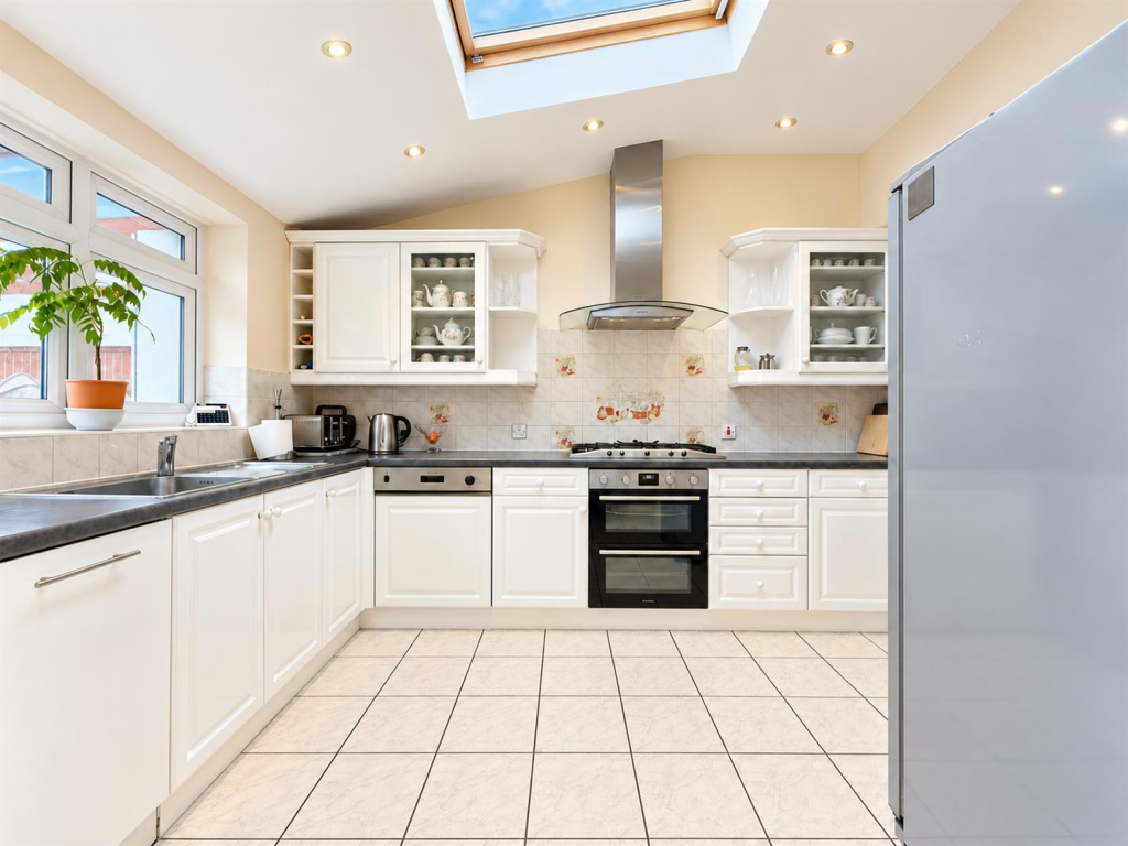 House in London - View 3