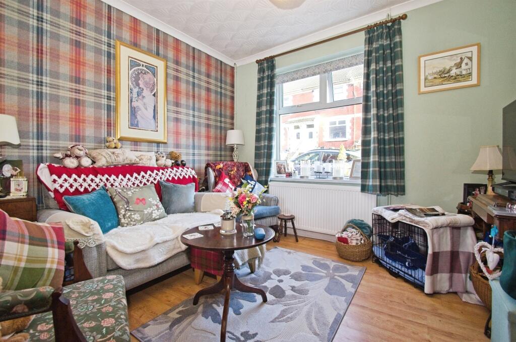 The Avenue, Pontycymer, Bridgend photo 4