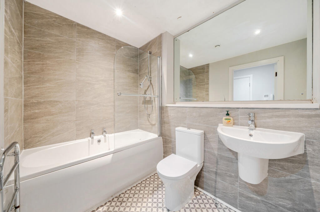 Apartment in Manchester, City Centre - View 3