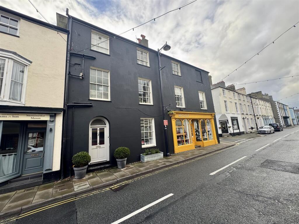 Main image of property: 31 Castle Street, Beaumaris