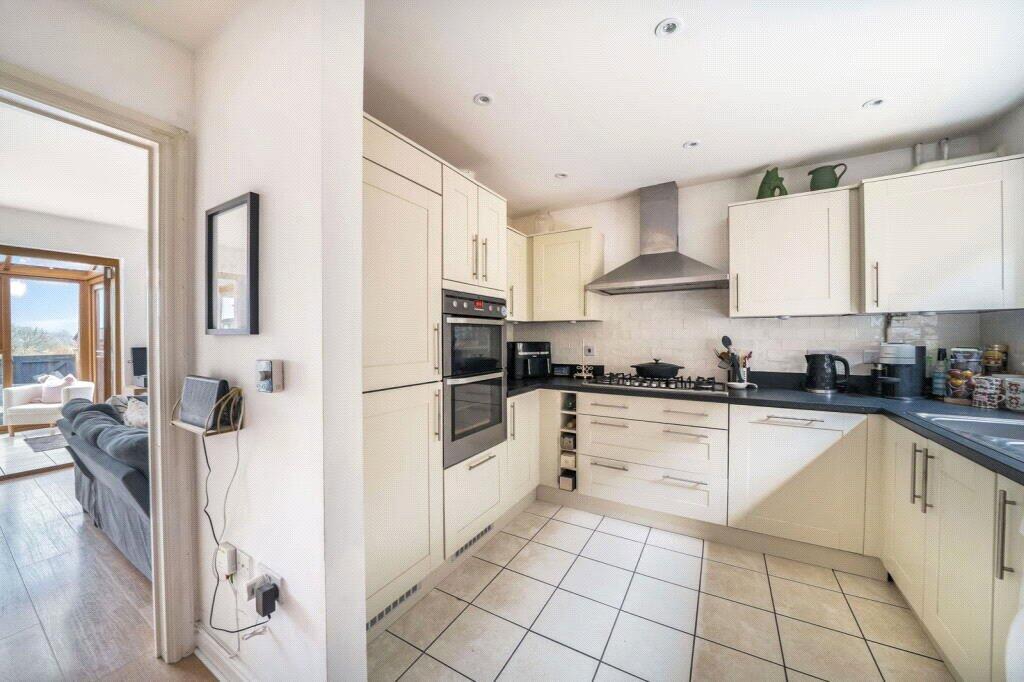 House in Basingstoke and Deane, Overton - View 3