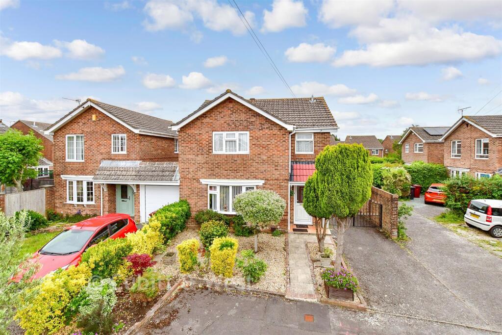 Marlborough Close, Chichester, West Sussex photo 2