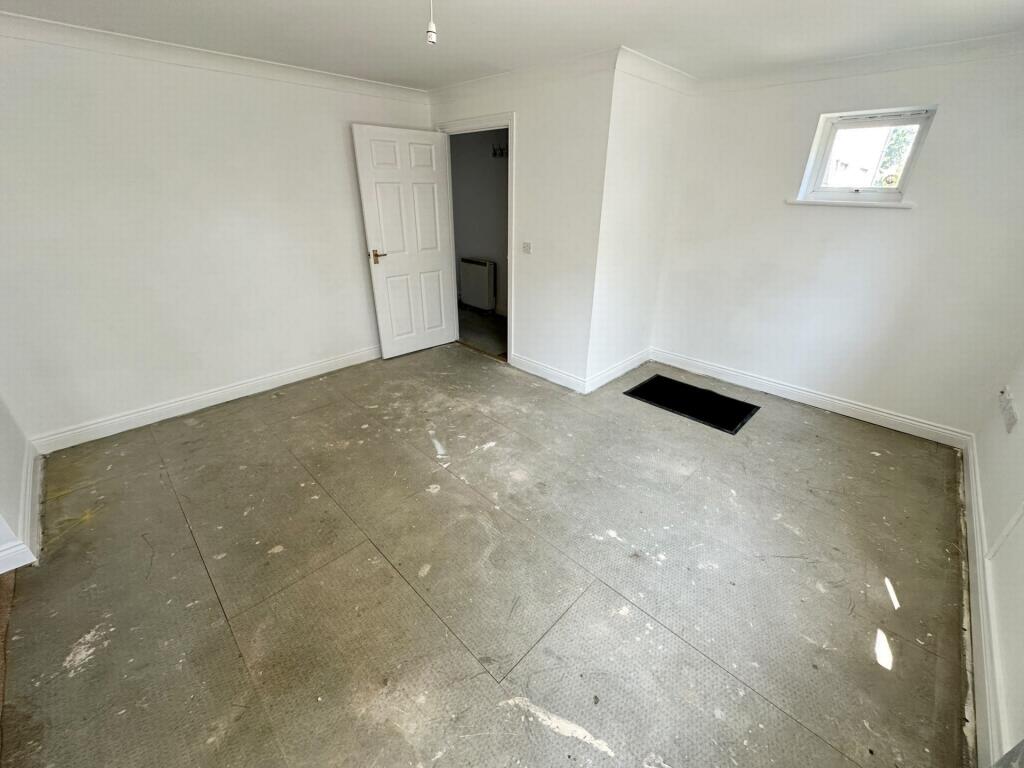 Apartment in Yeovil, Brympton - View 6