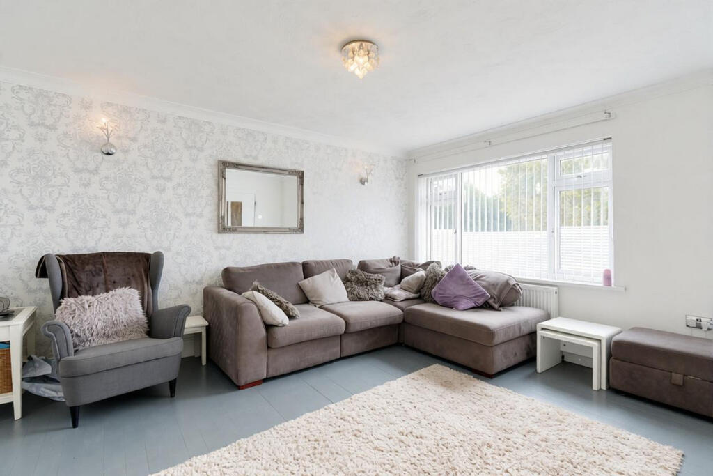 House in Milton Keynes, Redhouse Park, Poets Estate - More