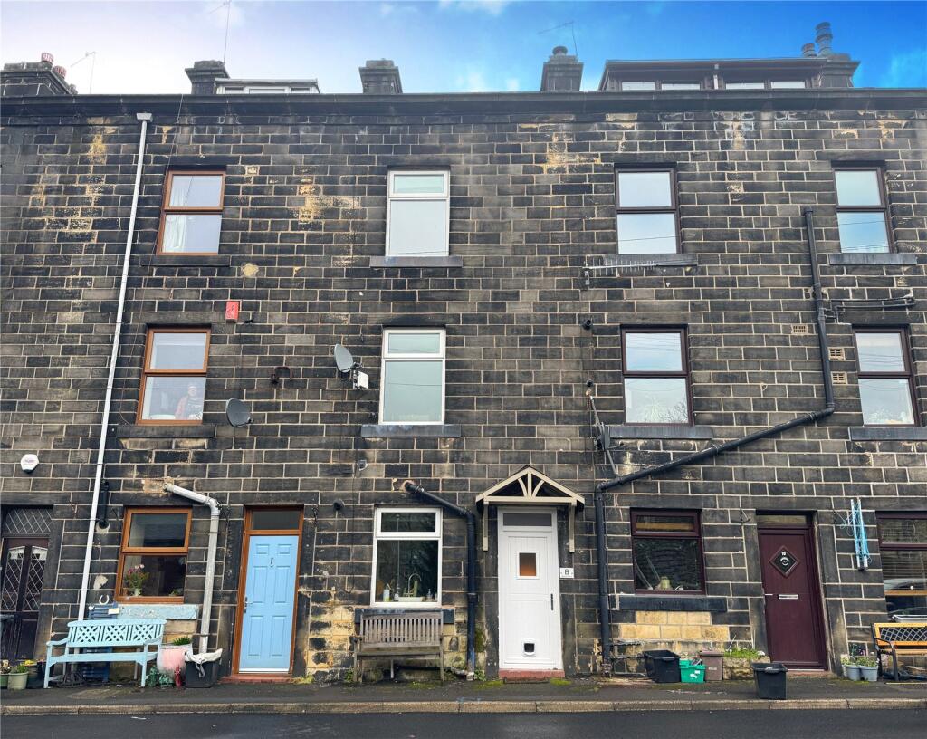2-bed terraced on Mount Place, Todmorden, West Yorkshire, OL14, £199,995