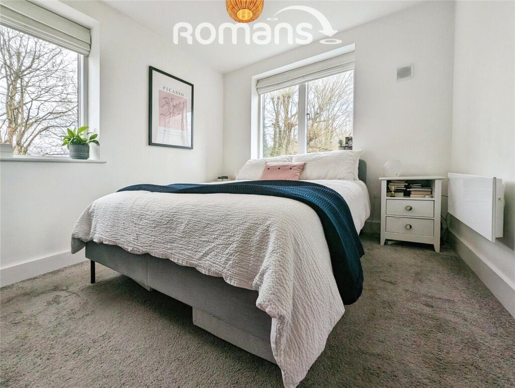 Apartment in Flackwell Heath, Totteridge - View 2