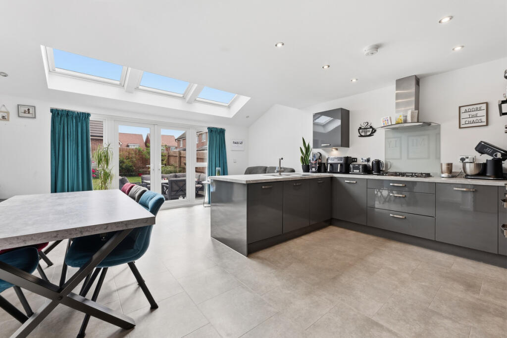 Violet Grove, Newark, NG24 - View 2