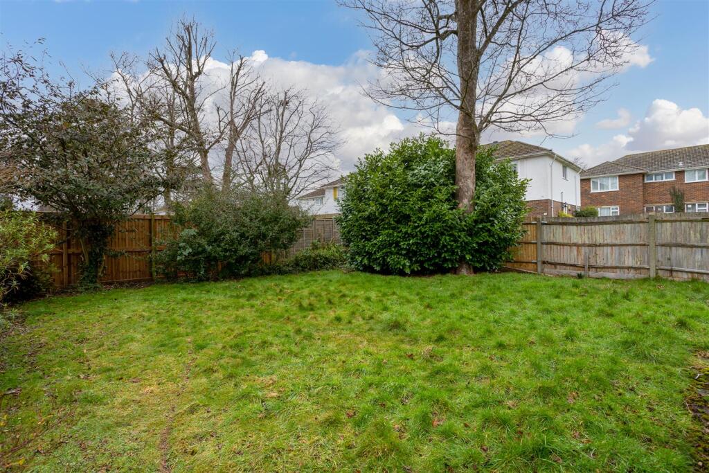 Apartment in Reigate and Banstead, Banstead - View 2