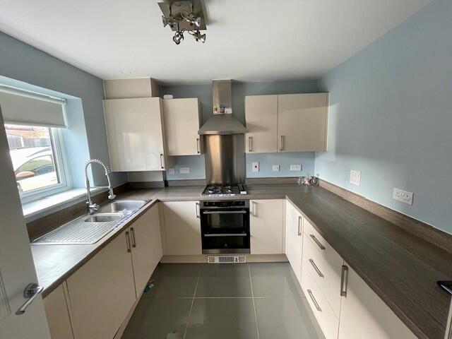 11 Redwing Close, Stanway, Colchester, Essex CO3 8AL photo 4