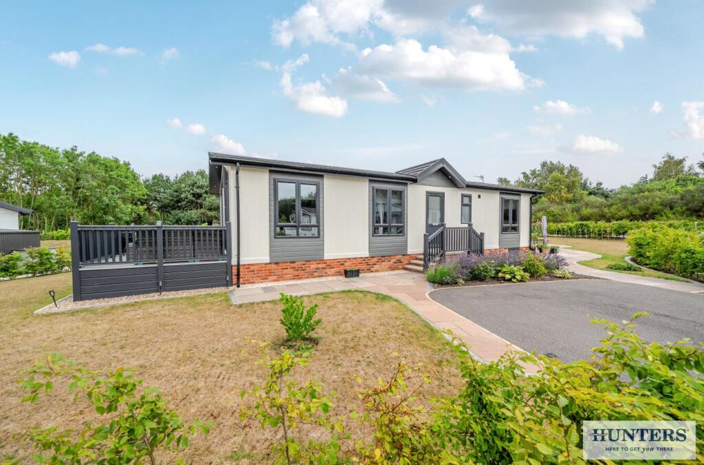 2-bed caravan on Caesars Close, Gateforth Park, £250,000
