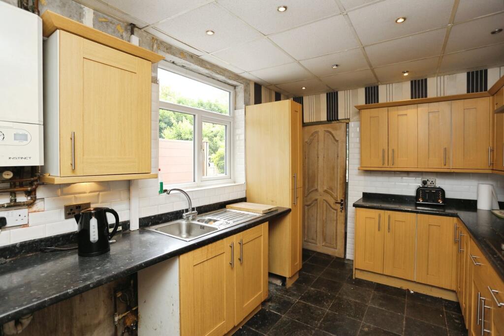 Bankfield Avenue, Heaton Norris, Stockport, SK4 photo 4