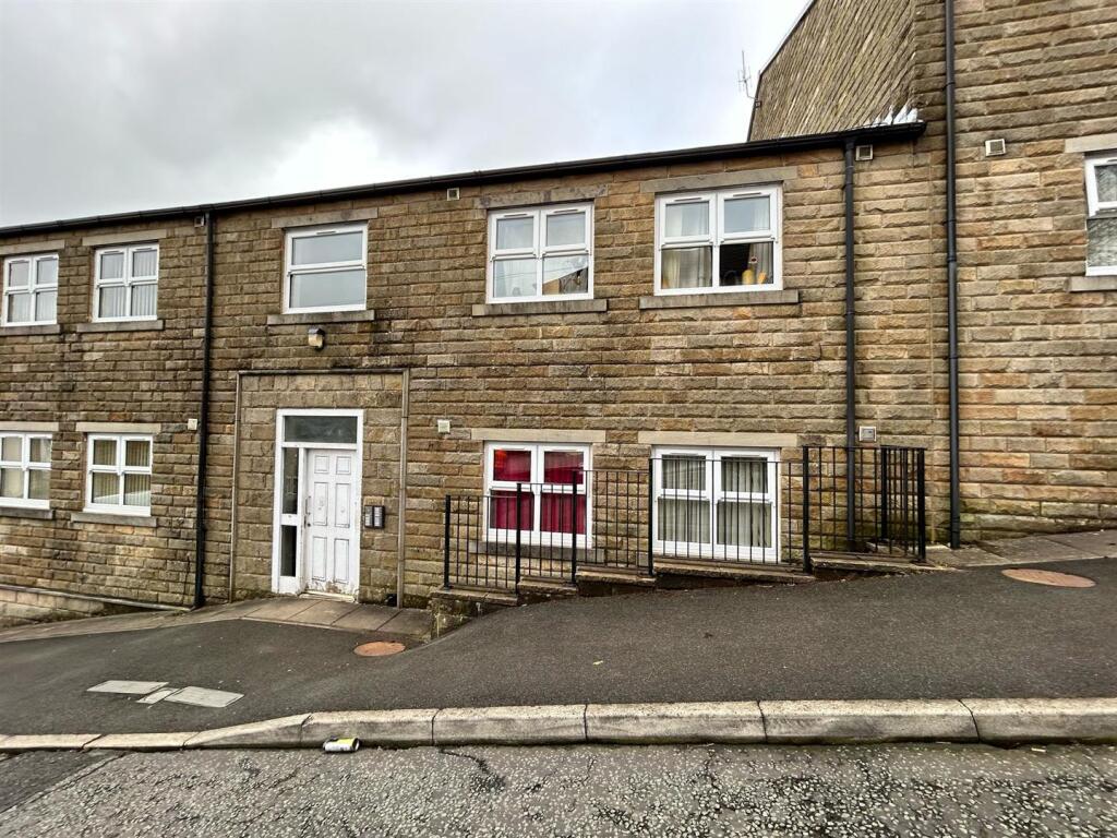 Main image of property: Ivegate, Colne