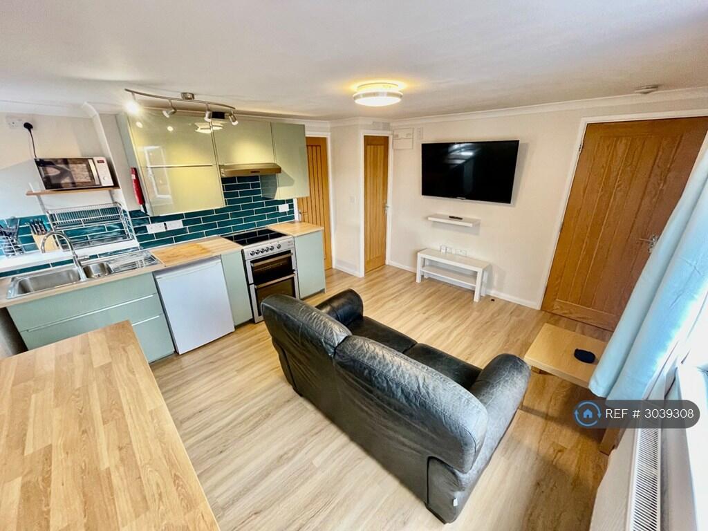 Apartment in Swindon - View 2