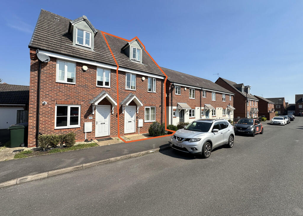 3-bed semi-detached on Jefferson Way, Coventry, £300,000
