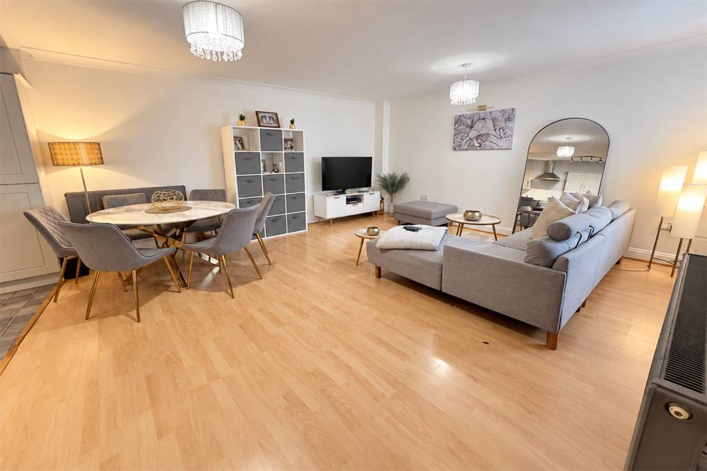 Apartment in Croydon - View 3