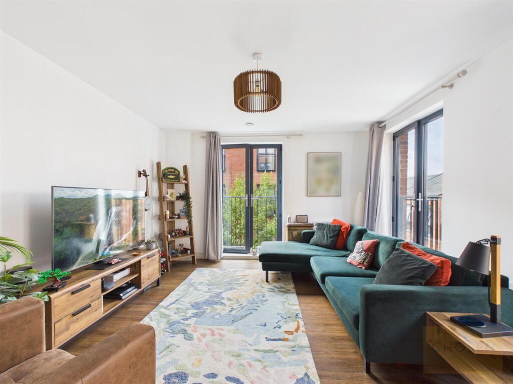 Apartment in Gloucester, Kings Barton - View 5