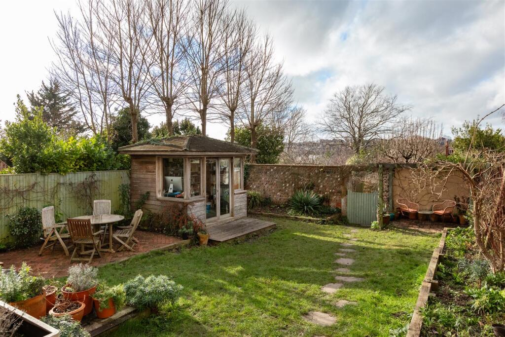 Beaconsfield Villas, Brighton – další