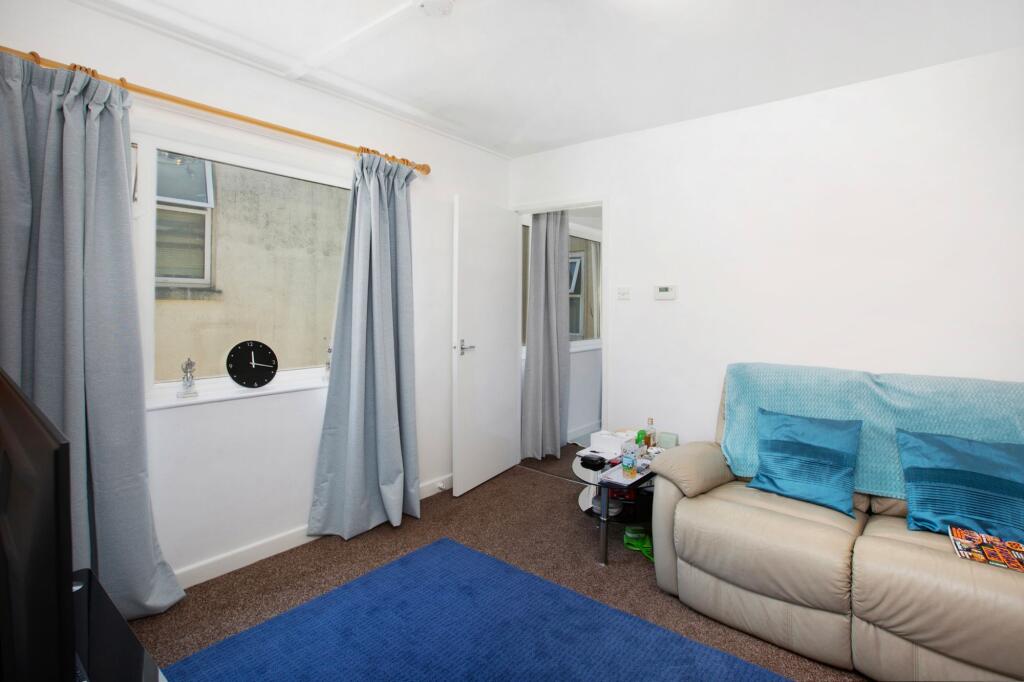 Apartment in Torquay - More
