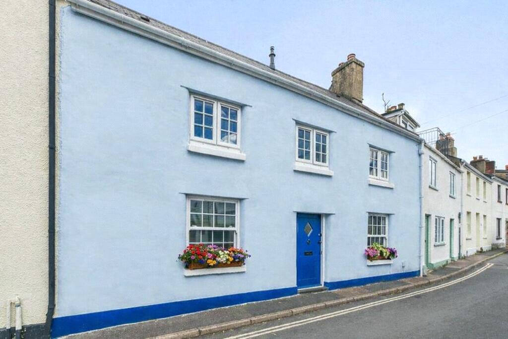 Main image of property: Fore Street, Bishopsteignton, Teignmouth, Devon