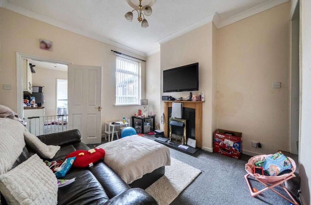 House in Stoke-on-Trent, Sneyd Green - View 2