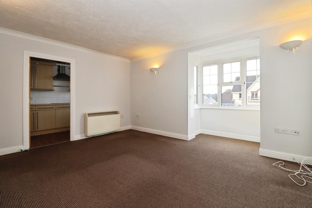 Apartment in Bristol, Vinney Green, Emersons Green - View 3