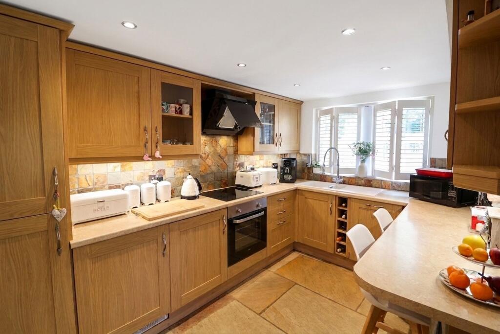 House in High Peak, Hadfield - View 3