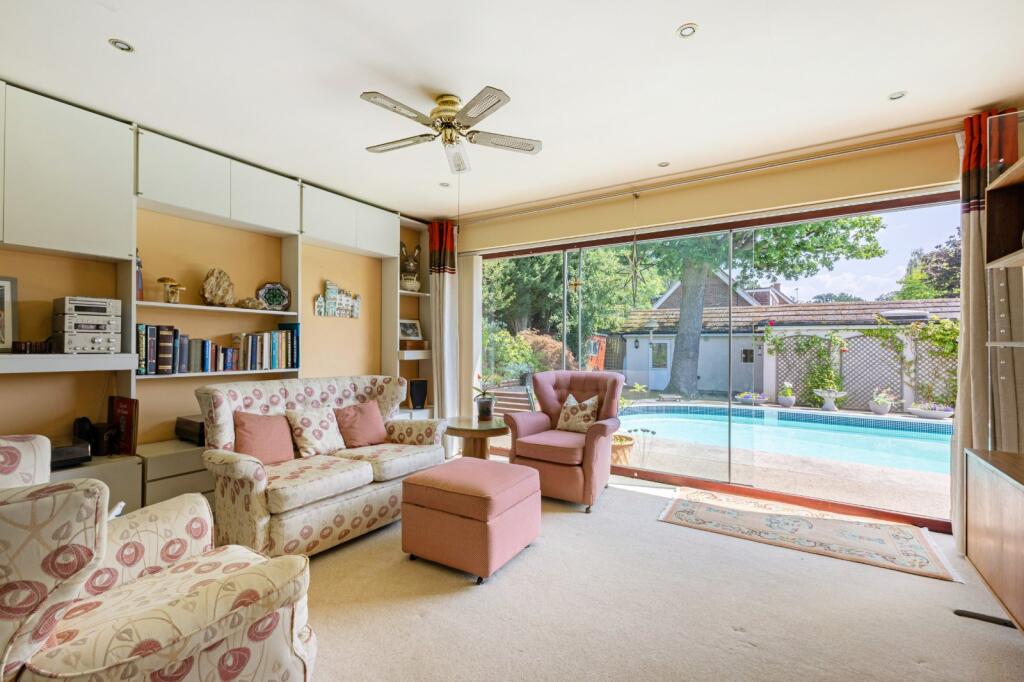 House in Watford, Hertfordshire - More