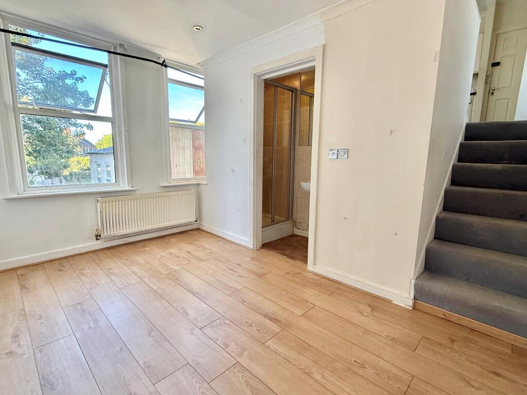 Apartment in Luton - View 4