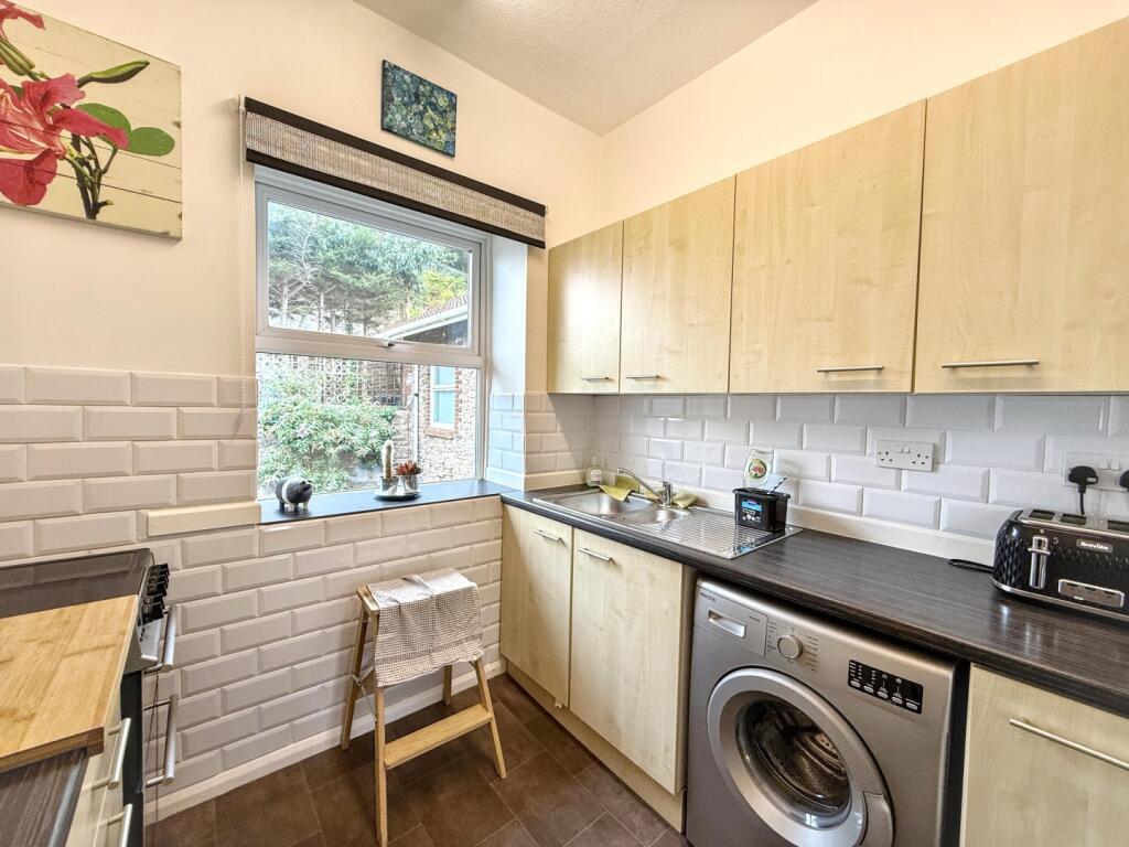 Apartment in Torquay, Torbay - More