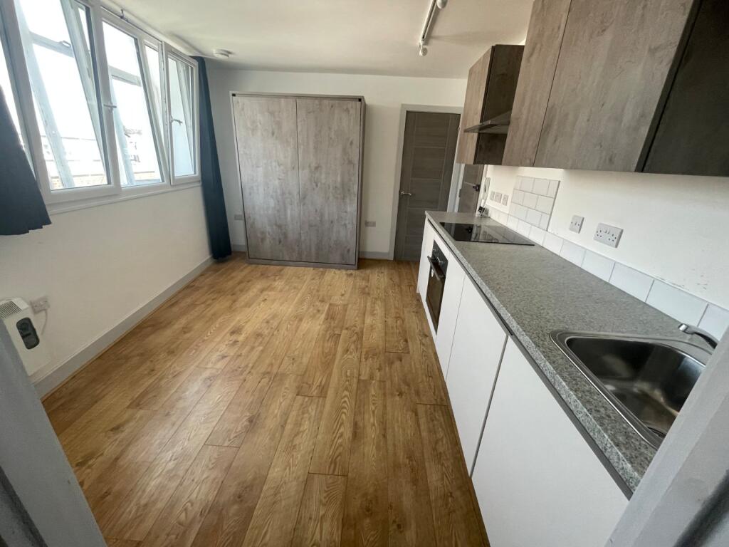 Apartment in Brighton - View 5
