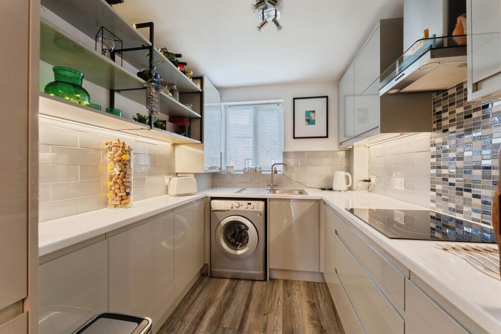 Apartment in Wirral, Liverpool City Region - View 2