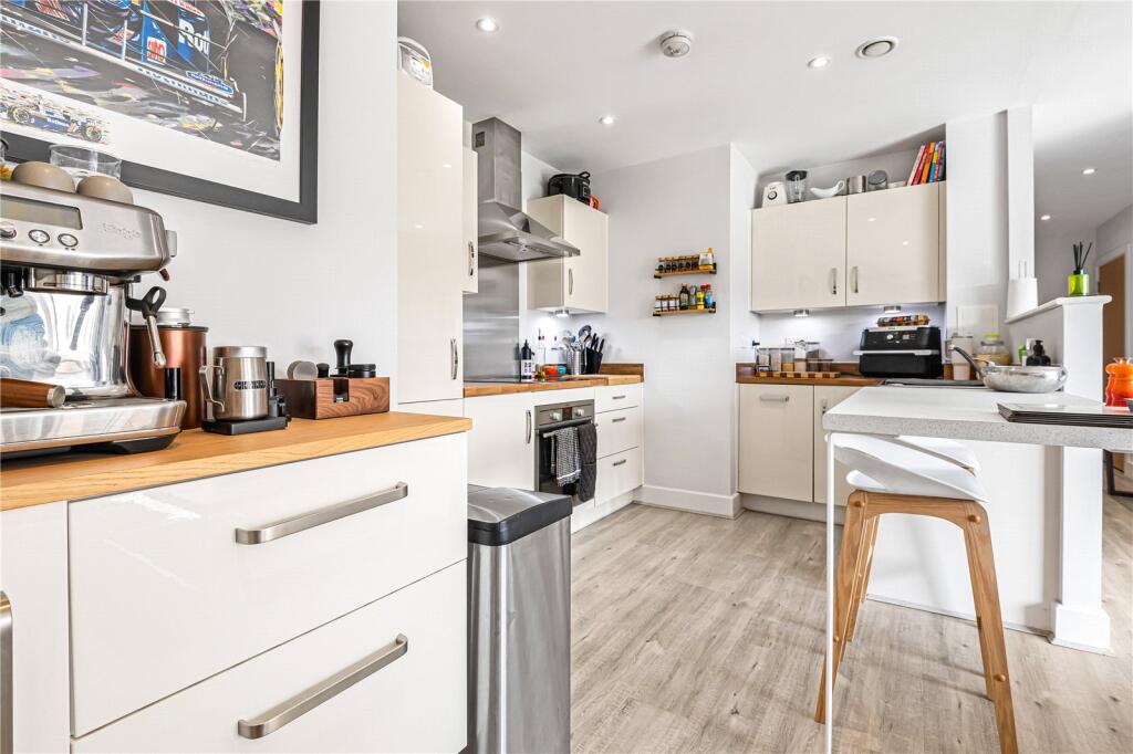 Apartment in Dacorum, Nash Mills - More