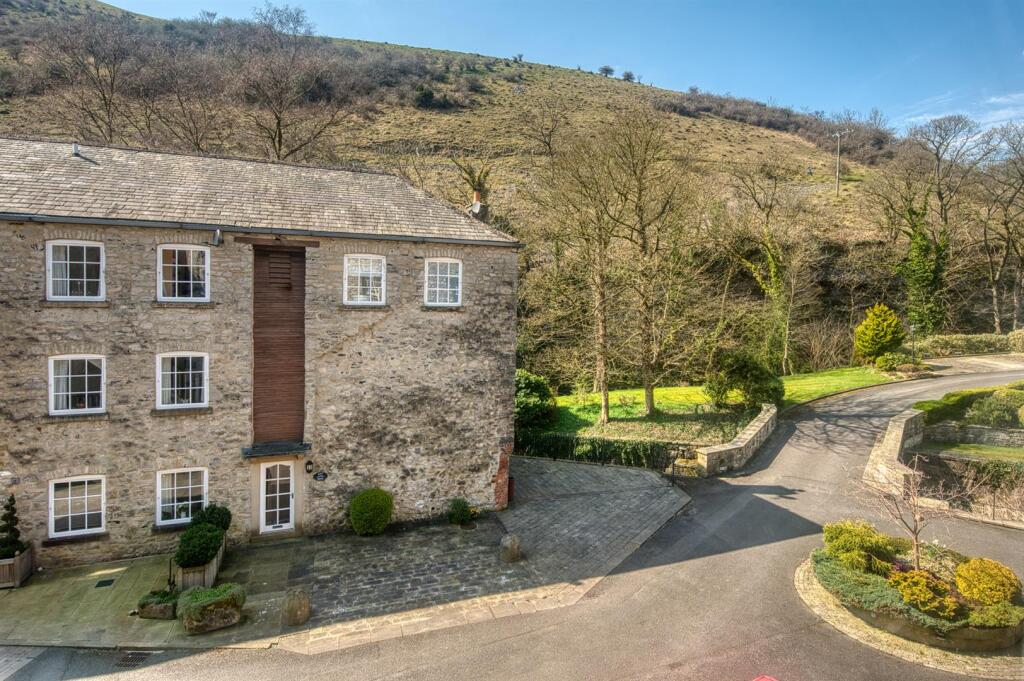 2-bed flat on Arkwright Mill, Cressbrook, Buxton, £295,500