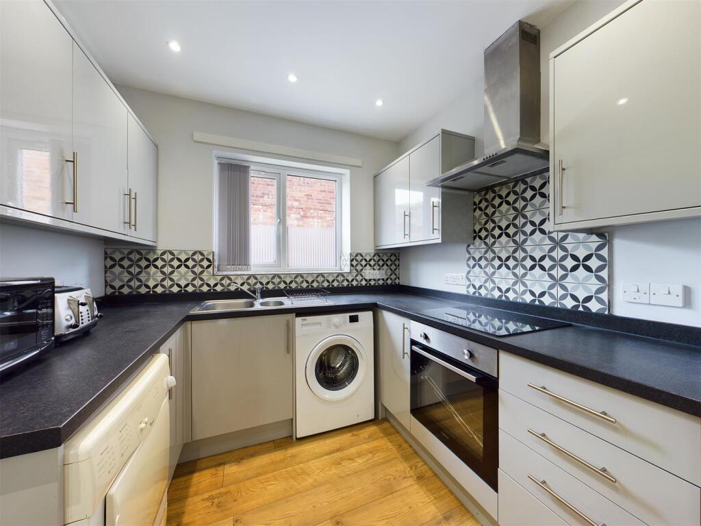 4 bedroom terraced house for rent