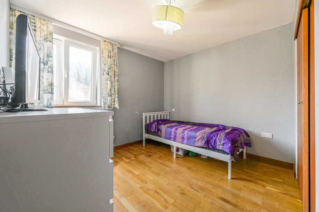 House in Bromley - More