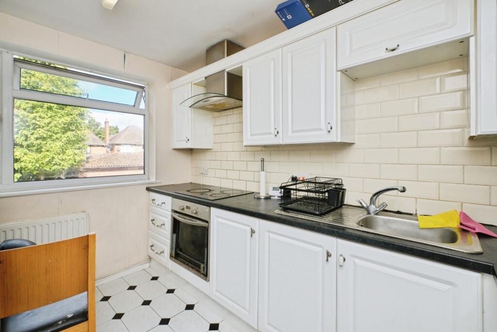 Apartment in Sandwell, West Midlands - View 5