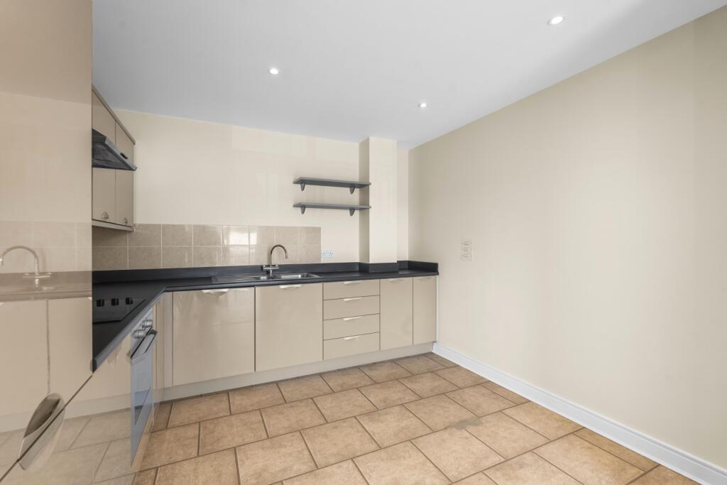 Apartment in East Hertfordshire, Hockerill, Bishop's Stortford - View 5