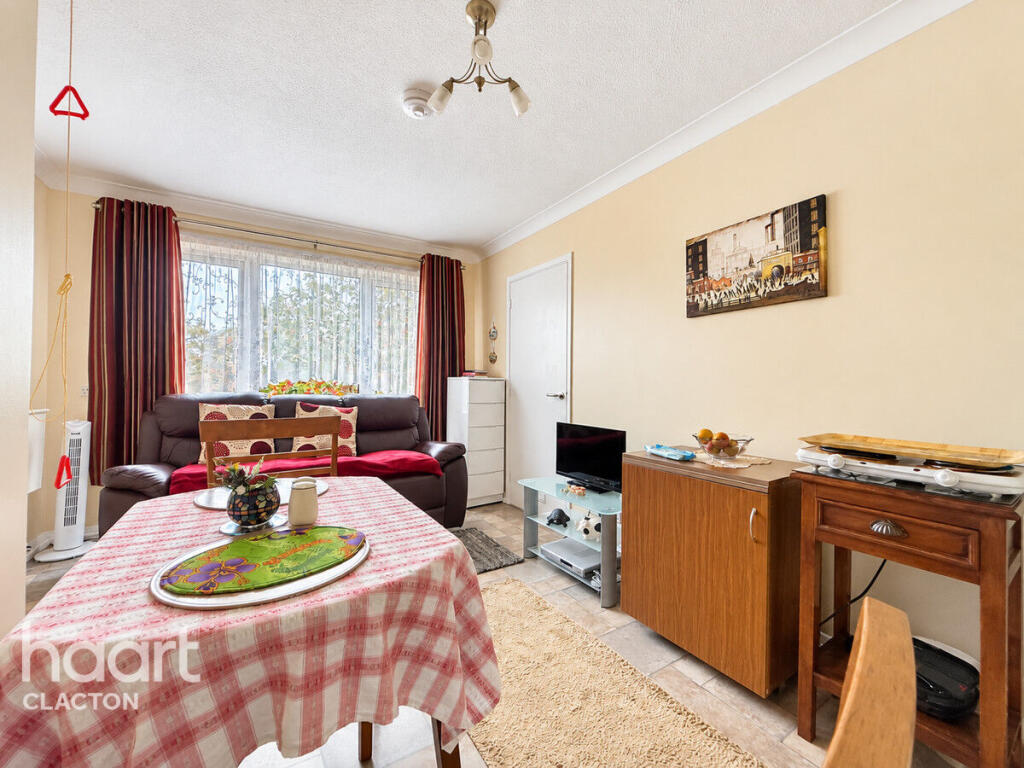 Apartment in Tendring, Essex - View 4