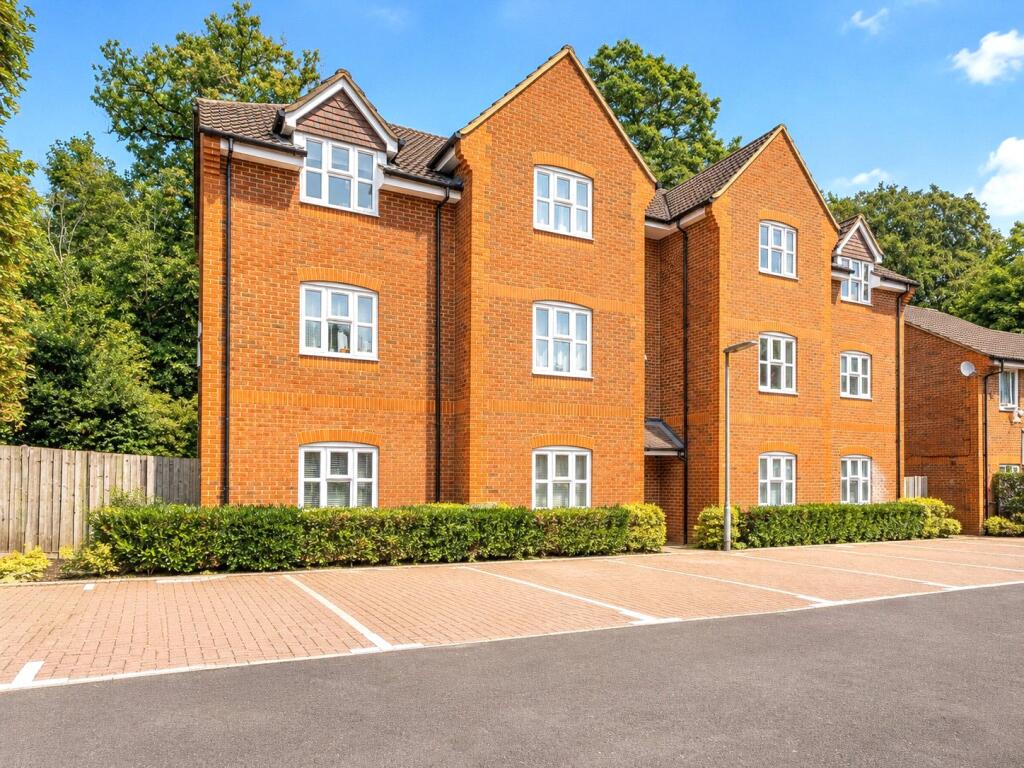 2 Bedroom Flat in GU21 2BD